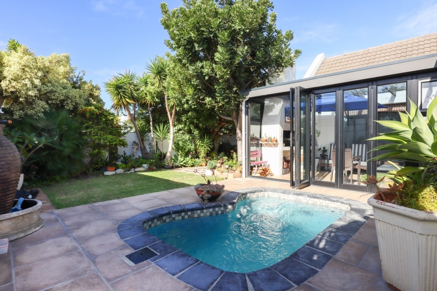 3 Bedroom Property for Sale in Sunningdale Western Cape